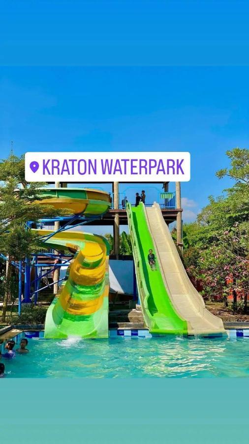 Ndalem Kraton Hotel シドアルジョ エクステリア 写真